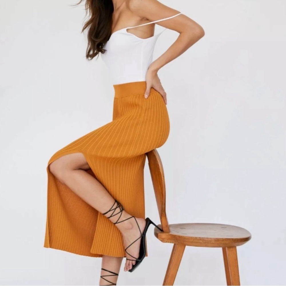 ARITZIA WILFRED Mid Length Zeta Knit Ribbed Slit Skirt